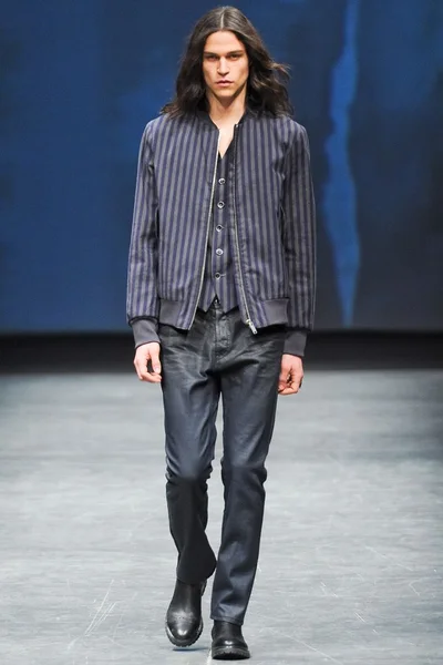 Look 17